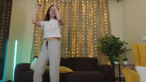 Candy online show from November 2025 05:56:01 PM