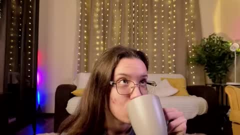 Candy online show from November 2025 06:22:02 PM