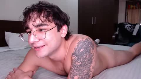 Alex   online show from December 2025 02:40:01 AM