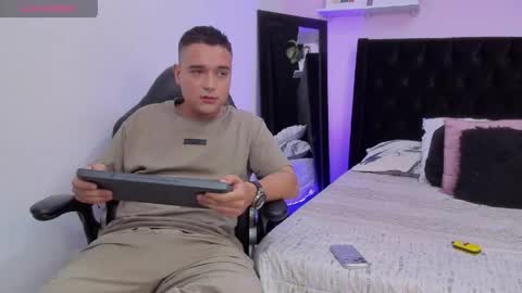 Stiven  online show from April 2026 03:19:02 PM