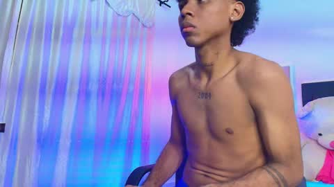 Stiven  online show from November 2025 07:57:01 PM