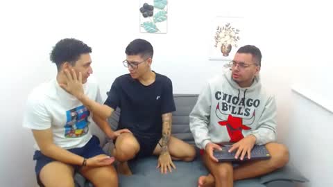 Snapshot of stivendreams chatting on December 2024 01:22:01 PM friends online show from December 2024 01:22:01 PM