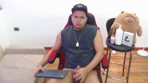 Snapshot of stivendreams chatting on December 2024 01:01:02 PM friends online show from December 2024 01:01:02 PM