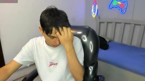 Stiwen online show from November 2025 04:55:01 PM