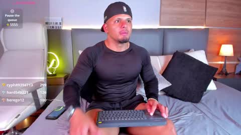 Stone Lee  online show from February 2025 01:33:01 PM