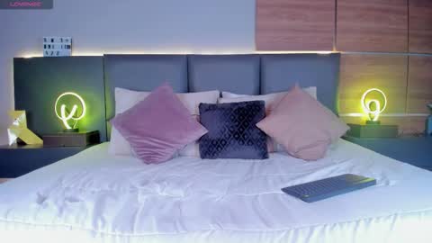 Stone Lee  online show from September 2025 08:47:01 AM