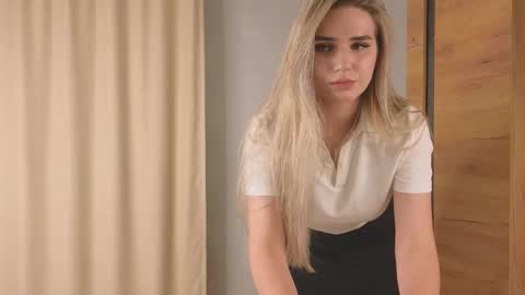 Luna online show from November 2025 03:39:01 PM