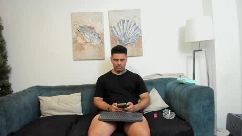 straight__friends online show from April 2026 02:50:01 PM