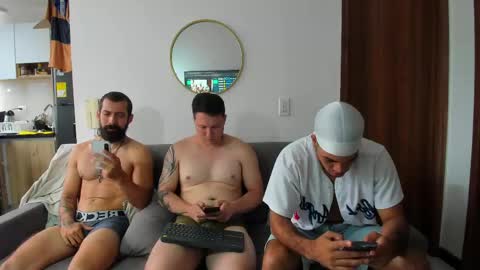 Snapshot of straight__friends chatting on May 2026 04:04:02 PM straight__friends online show from May 2026 04:04:02 PM