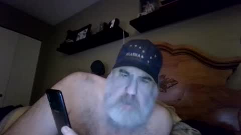 Snapshot of straightbear4you chatting on April 2026 11:14:02 AM Straightbear4you online show from April 2026 11:14:02 AM