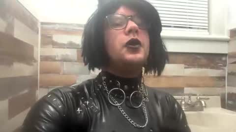 Snapshot of strangespence chatting on November 2025 08:12:01 AM Mistress kinki online show from November 2025 08:12:01 AM