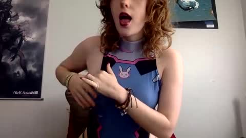 strawb3rrymilkk online show from October 2025 07:09:02 PM