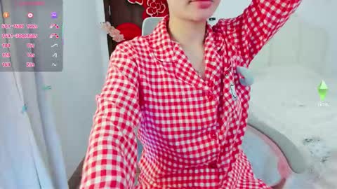 Snapshot of strawberry_loveee chatting on February 2026 05:14:01 PM strawberry_loveee online show from February 2026 05:14:01 PM