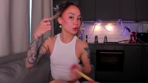 Tati and Lola online show from November 2025 12:04:01 PM