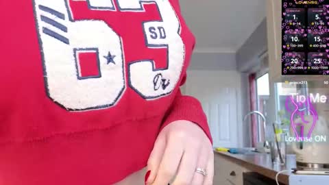 Amorina online show from February 2026 10:33:01 AM