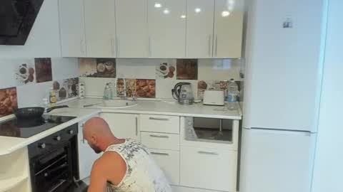 Strong Arni online show from February 2025 01:11:02 PM