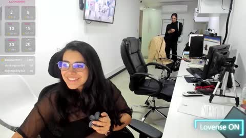 studcb_ online show from November 2025 10:21:01 PM