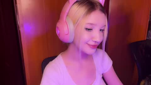 stuffy_ri online show from December 2024 11:29:02 PM