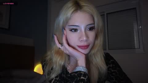 Sofa online show from April 2026 09:34:03 PM