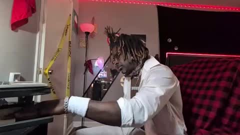 Snapshot of suavechocolatecity chatting on February 2026 07:28:02 PM Hot Chocolate online show from February 2026 07:28:02 PM