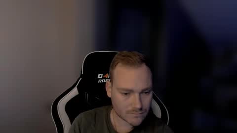 sub_austr online show from November 2025 08:42:02 PM