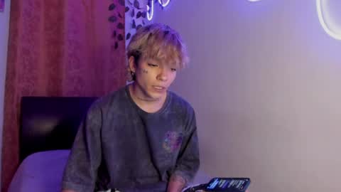 Snapshot of submissive_boyy_ chatting on April 2026 07:11:02 PM nico online show from April 2026 07:11:02 PM