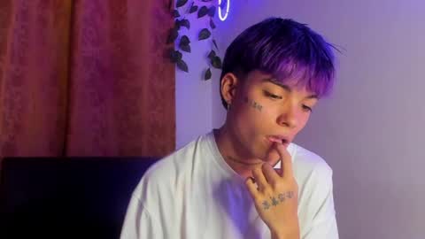 Snapshot of submissive_boyy_ chatting on May 2026 07:09:02 PM nico online show from May 2026 07:09:02 PM