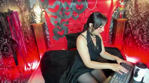 Yunna online show from February 2025 12:55:01 PM