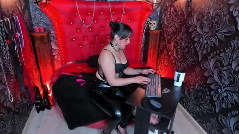 Yunna online show from September 2025 12:39:01 PM