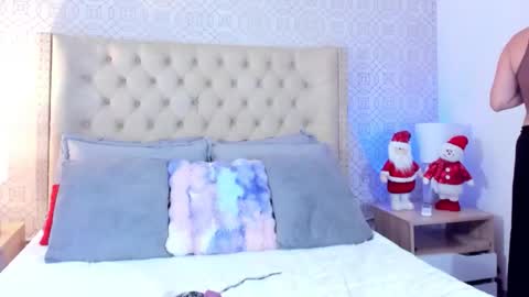 Luna  online show from December 2025 08:25:02 PM