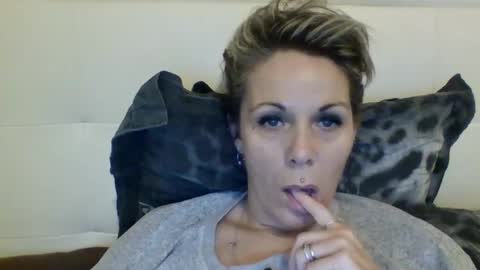 Snapshot of sucrette5629 chatting on December 2024 01:33:01 PM sucrette5629 online show from December 2024 01:33:01 PM