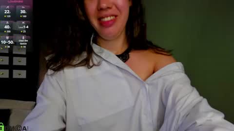 Snapshot of suee_larson chatting on June 2026 01:13:02 PM Sue online show from June 2026 01:13:02 PM