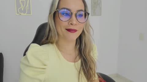 sugar_milff online show from December 2025 02:14:02 PM