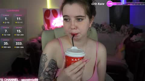 Mia online show from November 2025 09:39:02 PM