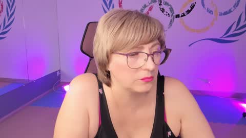 Vivien online show from December 2024 09:12:01 AM