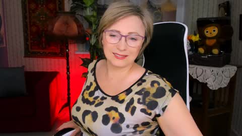 Vivien online show from January 2025 09:00:01 AM