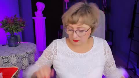 Vivien online show from January 2025 01:02:02 PM