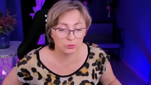 Vivien online show from January 2025 06:08:02 PM