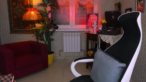 Vivien online show from January 2025 12:05:02 PM