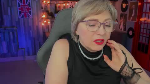 Vivien online show from February 2025 07:21:01 PM