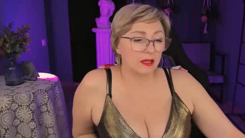 Vivien online show from February 2025 04:20:01 PM