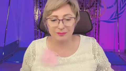 Vivien online show from February 2025 12:11:01 PM