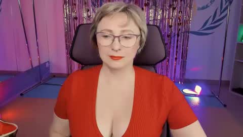 Vivien online show from February 2025 01:14:01 PM