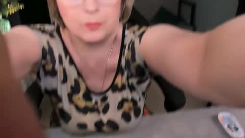 Vivien online show from September 2025 01:33:01 PM