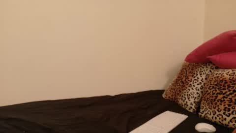 Kim Lee online show from September 2025 02:08:01 PM