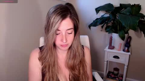 Mia online show from October 2025 02:03:02 PM