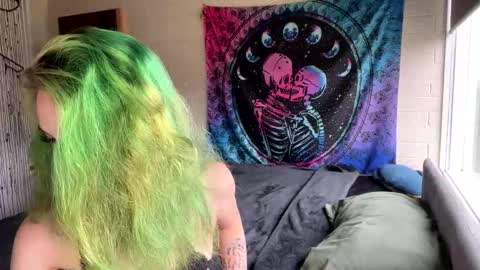 Summer online show from March 2025 12:43:01 AM