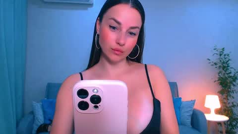 Christina online show from April 2026 07:08:01 PM