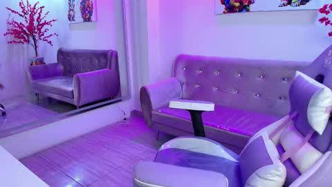 summer_miller online show from October 2025 11:31:01 AM