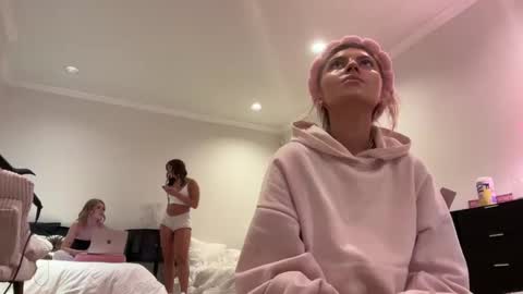 Snapshot of summerclarke2 chatting on October 2025 06:06:01 PM summerclarke2 online show from October 2025 06:06:01 PM